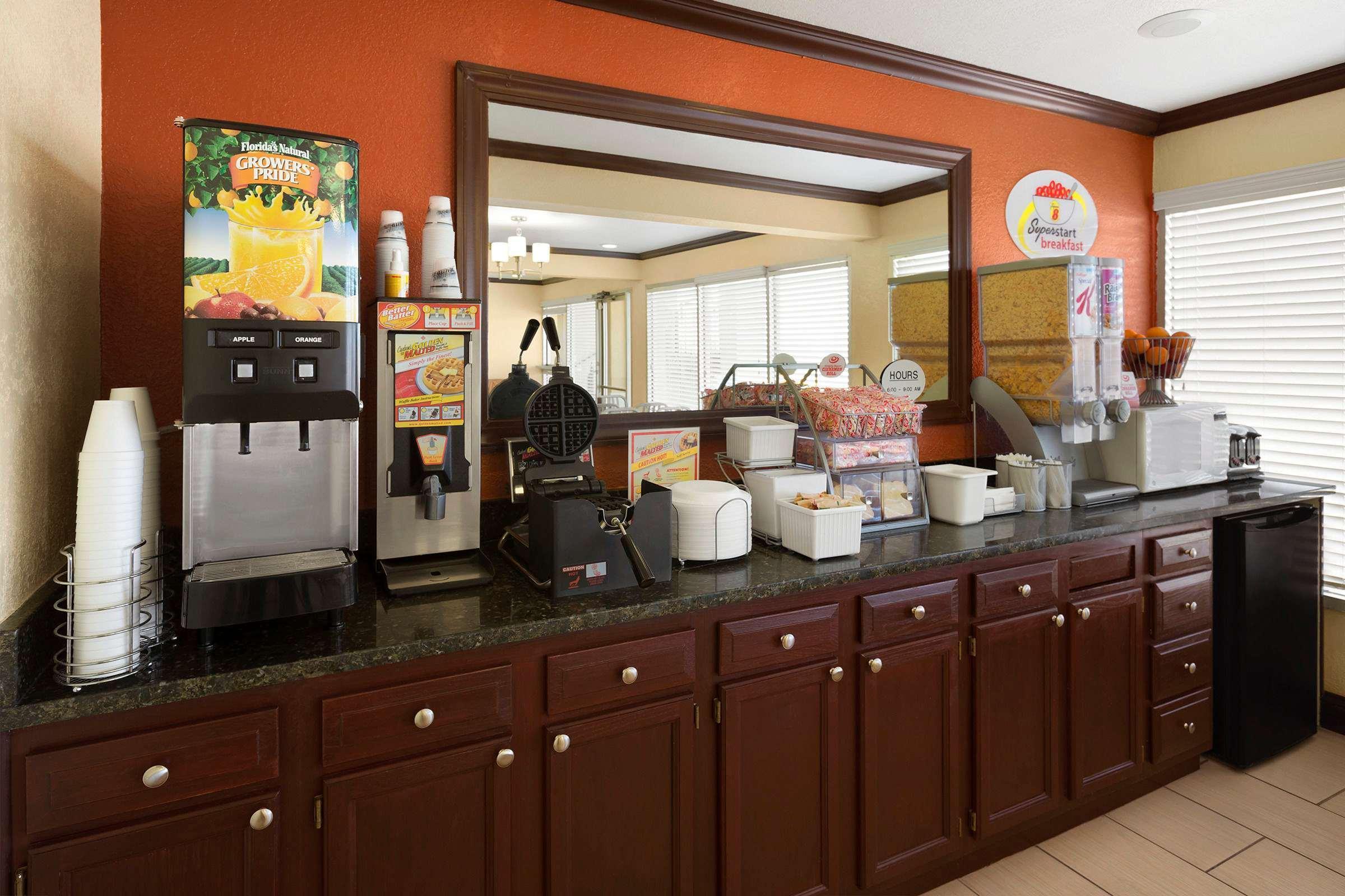 ซูเปอร์ 8 บาย วินด์แฮม วูดวาร์ด Hotel Woodward ภายนอก รูปภาพ