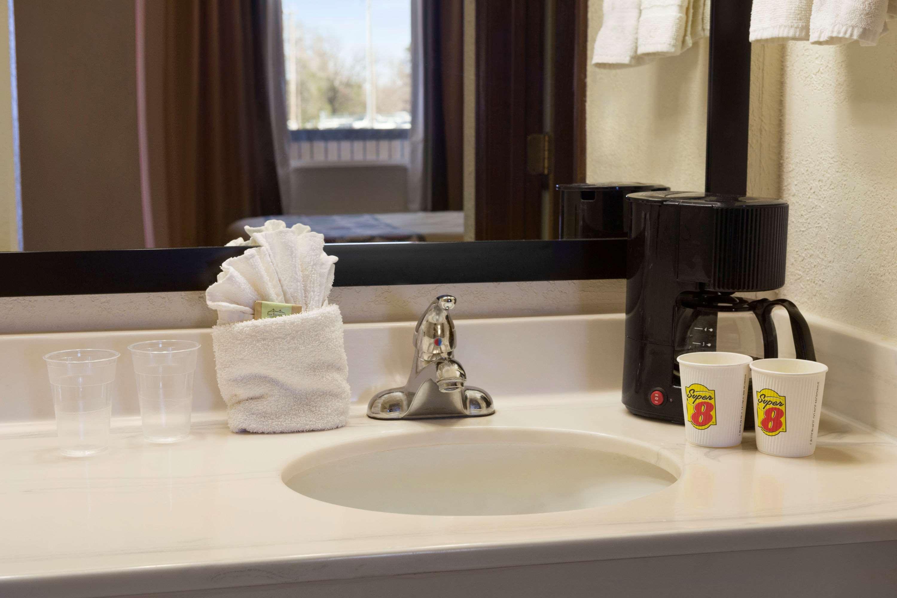 ซูเปอร์ 8 บาย วินด์แฮม วูดวาร์ด Hotel Woodward ภายนอก รูปภาพ